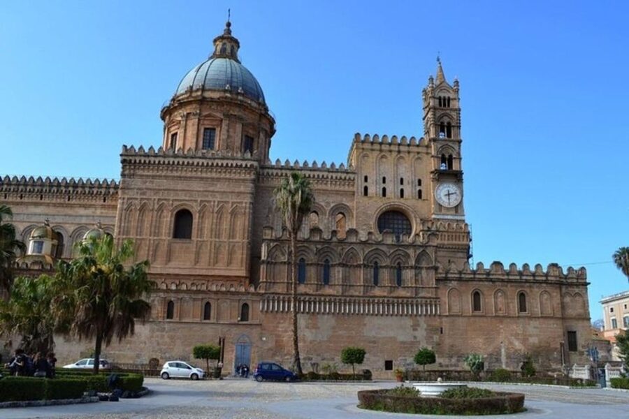 Palermo : Historic Markets & monuments Walking Tour - Meeting your guide on Via Ruggiero Settimo