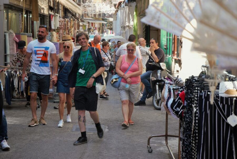 Palermo: Street Food and Local Market Tasting Tour - The arancina that sets the tone