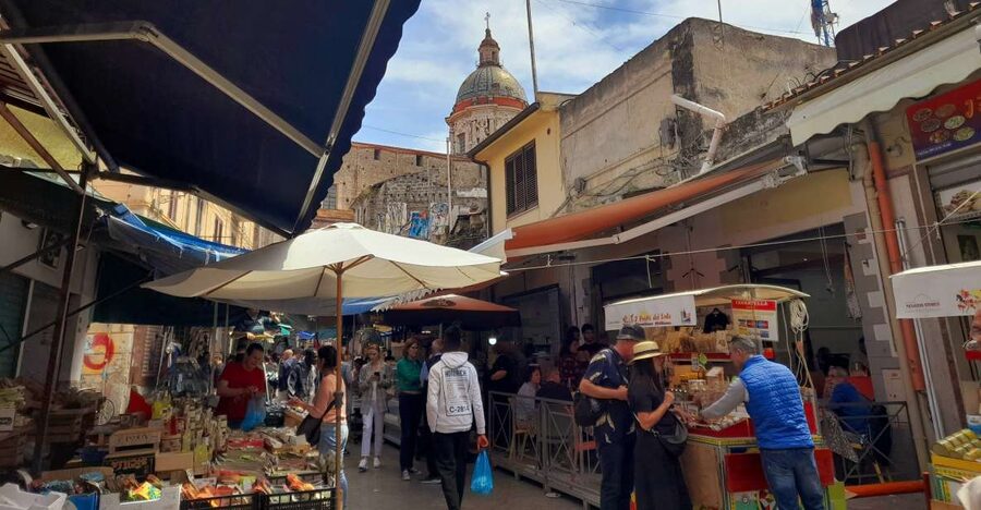 Palermo: Street Food Tour in Ballarò and Vucciria Markets - Bread câ meusa: the boldest tasting on the route