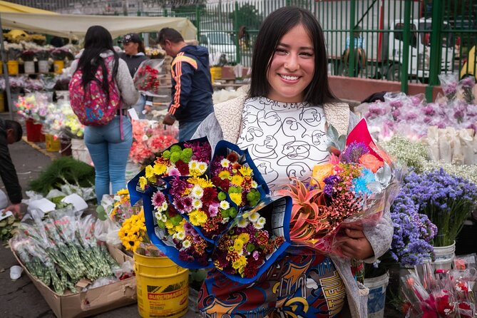 PALOQUEMAO MARKET FOOD TOUR. EXOTIC FRUIT. LOCAL SNACKS. /Min 2 pax - Breakfast adds substance, not just samples