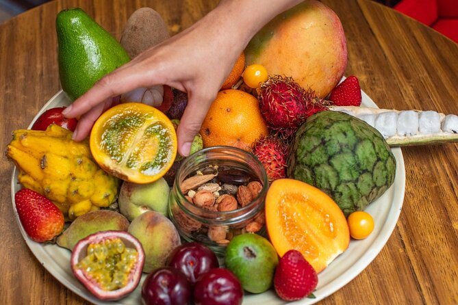 PALOQUEMAO MARKET FOOD TOUR. EXOTIC FRUIT. LOCAL SNACKS. /Min 2 pax - The flower market comes before the fruit feast