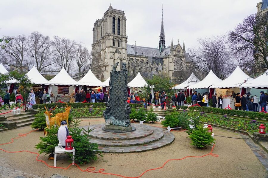 Paris: Christmas Market Guided at Notre Dame & Food Tasting - Key Points at a Glance