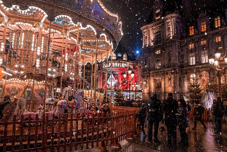 Paris: Christmas Market Guided at Notre Dame & Food Tasting - Choosing Gifts Without Wasting Your Money