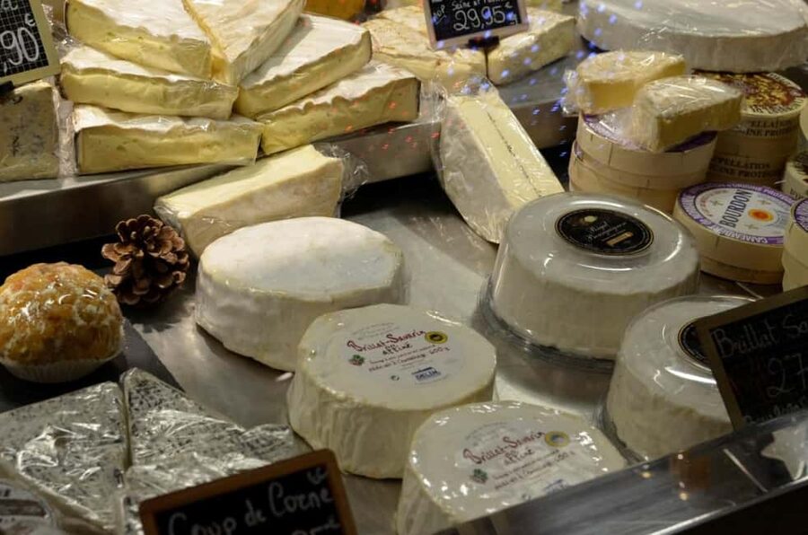 Paris: Evening Cooking Class with Optional Market Visit - Wine, cheese, and the meal at the table