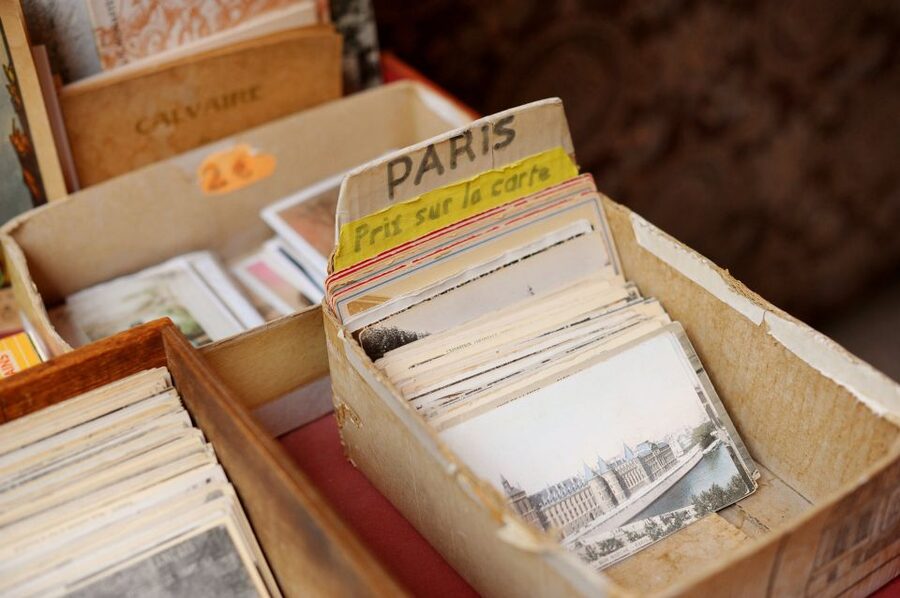 Paris: Flea Market Insider's Tour in Extra-Small Group - Guides who make the short tour useful