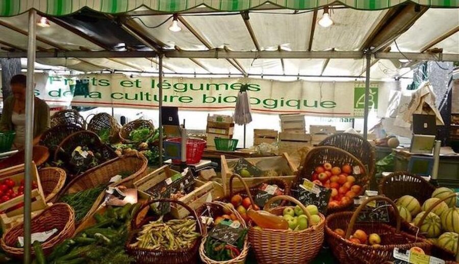 Paris: Food Market Tour in Bastille - Reading the two sides of Aligre Market