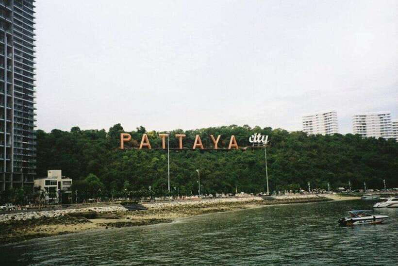 Pattaya: Buddha, Floating Market, Gems Museum Tour & Lunch - Wat Phra Yai and the Big Buddha