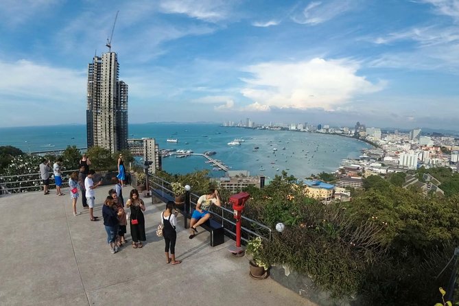 Pattaya Discovery Tour with Floating Market, View Points - Guides, vehicles, and the group experience