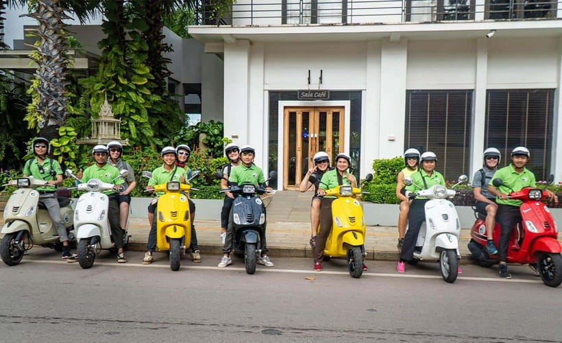 Phnom Penh: Morning Foodie, Market Walking & Street Art Tour - Central Market Phnom Penh: shopping, sampling, and seasonal produce