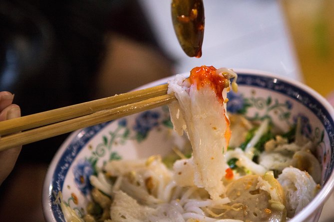 Phnom Penh's Morning Market and Street Art Tour by Tuk tuk - Boeung Keng Kang Market: breakfast with a local introduction