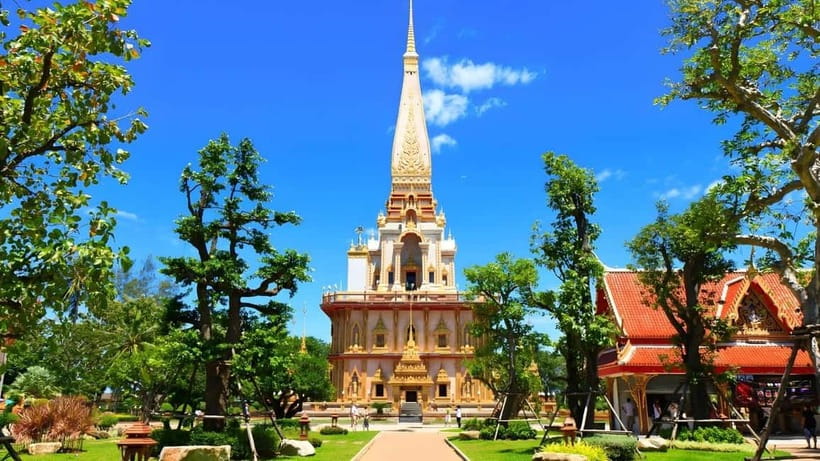 Phuket: Full Day City Tour with Night Market - Cashew tasting shows a local trade