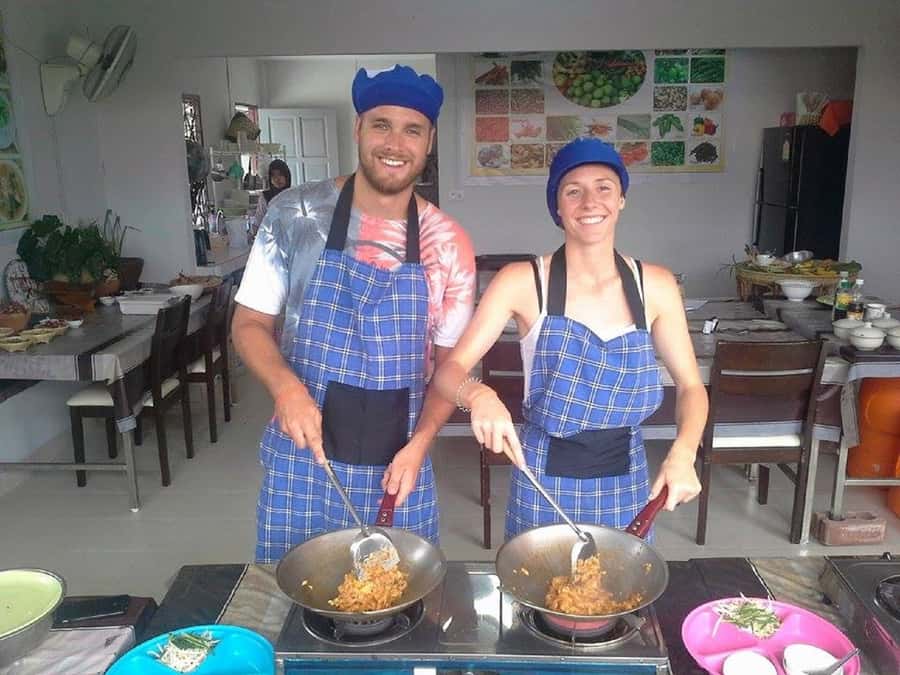 Phuket: Half Day Easy Thai Cooking Class & Local Market Tour - What makes the food lesson useful