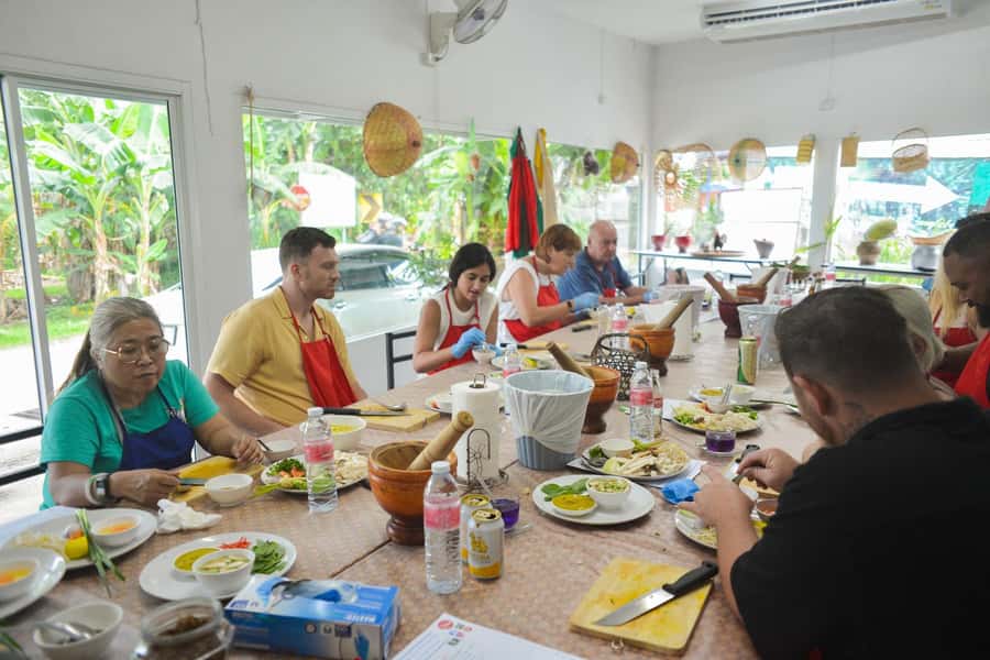 Phuket: Half Day Thai Cooking Experience with Market Tour - Why this four-hour class is worth your time