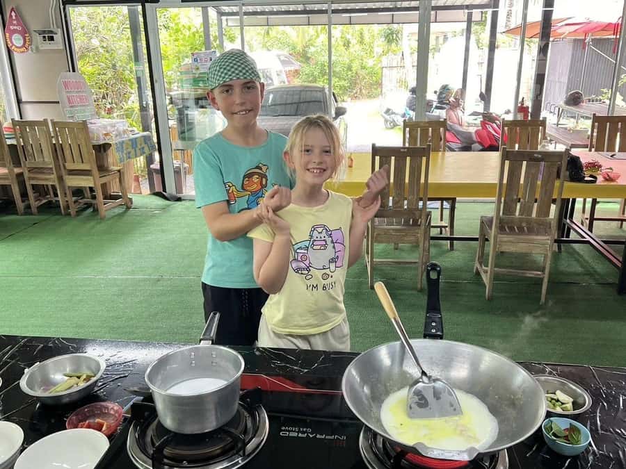 Phuket: Thai Cooking Class with Market Tour - Lunch or dinner in the same session