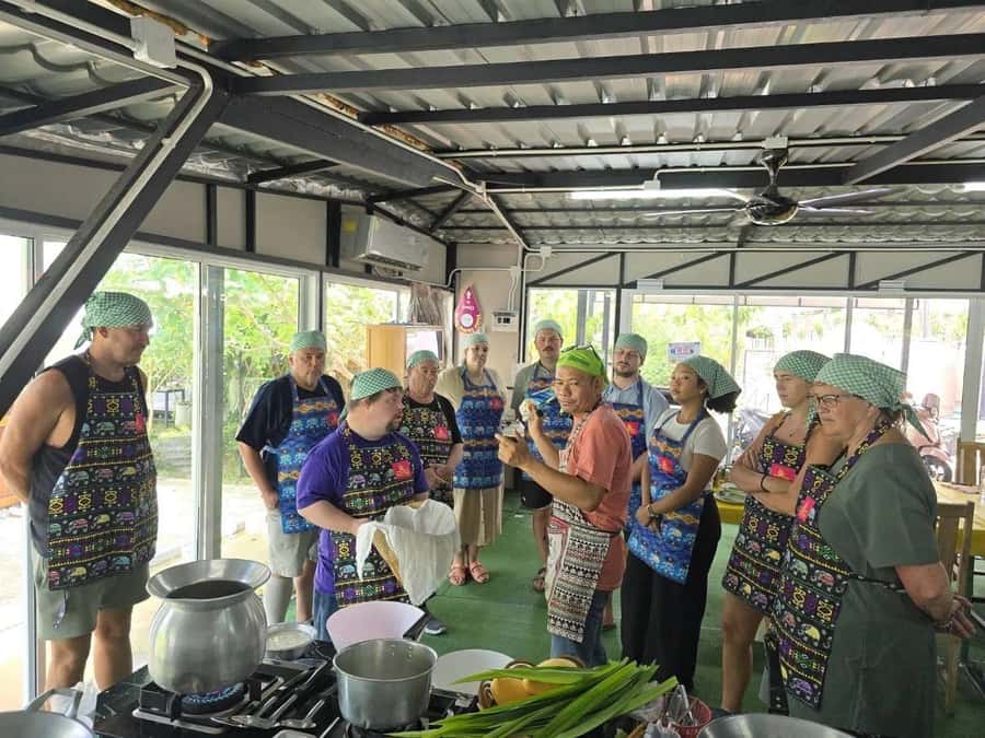 Phuket: Thai Cooking Class with Market Tour - Group size, language, and the pace of the lesson