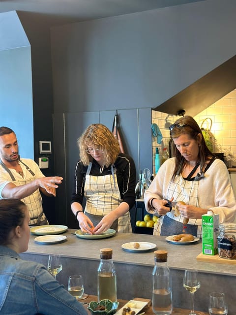 Porto: Local Market Tour & Cooking Class/Showcooking - Key points at a glance