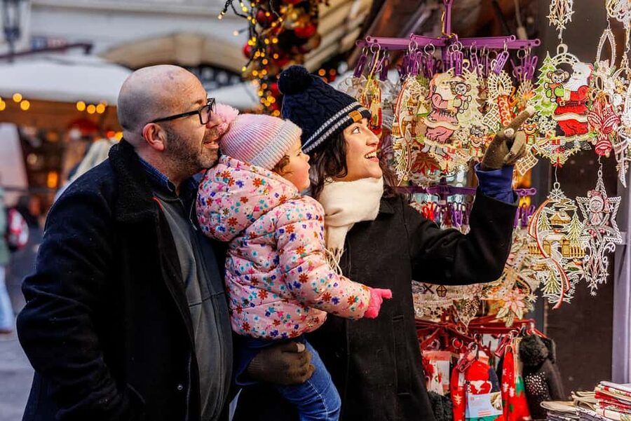 Prague: Christmas/Easter Markets Tour with Photoshoot - Who will get the most from this experience