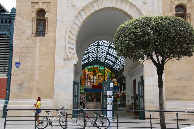 PREMIUM TAPAS TOUR: Paella, Market Tastings, and Winery - A traditional wine stop with Málaga anchovies