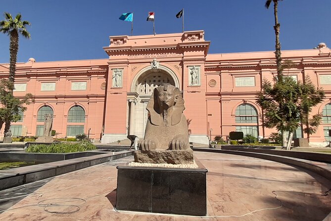Private All INC-Pyramids,Sphinx,Egyptian Museum,Camel Ride(1 Hour)Lunch& Bazaar - Visiting the Egyptian Museum