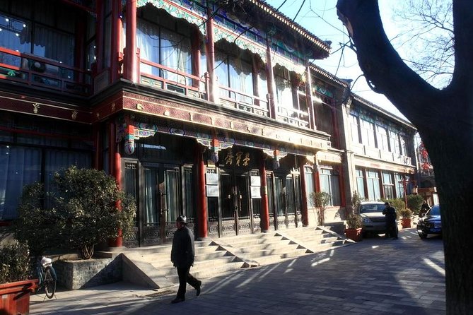 Private Beijing Markets Tour with Tea Tasting at Hongqiao Pearl Market - Two Beijing markets, two very different moods