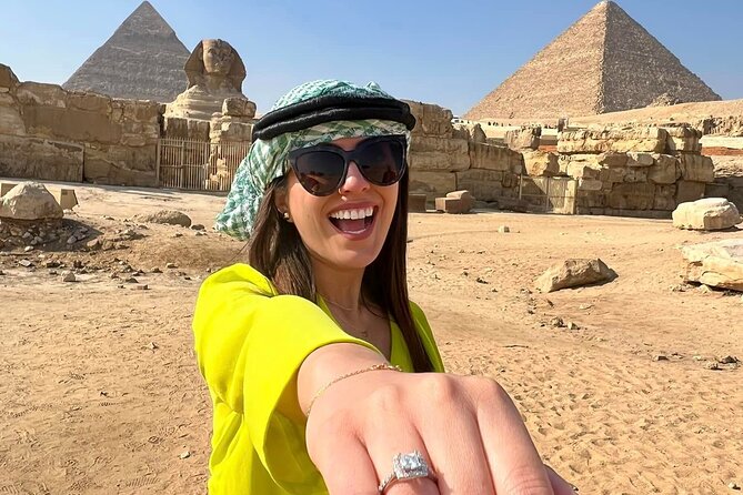 Private Cairo Tour to Giza Pyramids, Egyptian Museum and Bazaar - Three pyramids and the Sphinx at Giza