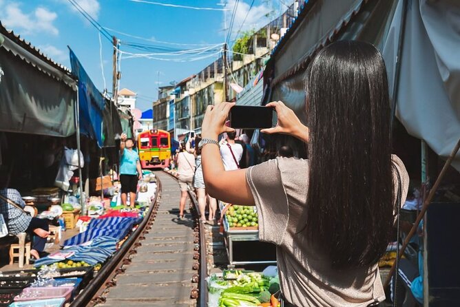 Private Damnoen Saduak and Maeklong Railway Market Tour(min 2pax) - Why these two markets make a good Bangkok side trip