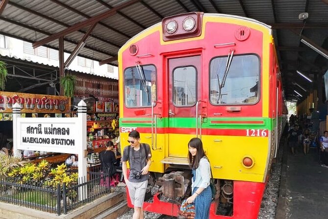 Private Damnoen Saduak and Maeklong Railway Market Tour(min 2pax) - Maeklong Railway Market and the umbrella-pull moment