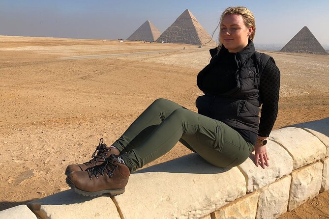 Private Day Tour Giza Pyramids, Sphinx, and Khan el-Khalili Market - Entering a pyramid and handling extra admission costs