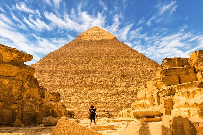 Private Day Tour of Giza Pyramids, Egyptian Museum, and Bazaar" - A Cairo day built around the major sights