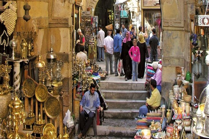 Private Day Tour of Giza Pyramids, Egyptian Museum, and Bazaar" - Two hours inside the Egyptian Museum