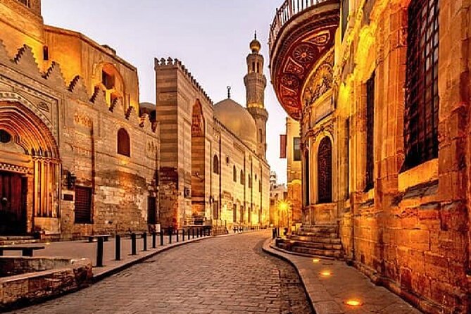 Private Day Tour Pyramids of Giza, Egyptian Museum and Bazaars - Koshary gives lunch a local angle