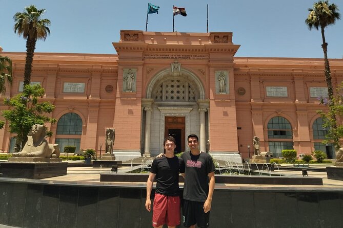 Private Egyptian Museum and Khan El Khalili Bazaar Tour with Lunch - Entering the Egyptian Museum in downtown Cairo