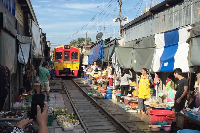 Private Excursion to Floating Market and Ayutthaya World Heritage - Ayutthaya begins with a useful lunch break