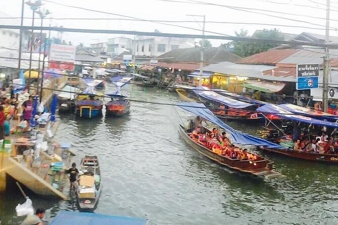 Private Floating Market and Maeklong Railway Market Day Tour - The ride into Damnoen Saduak’s canals