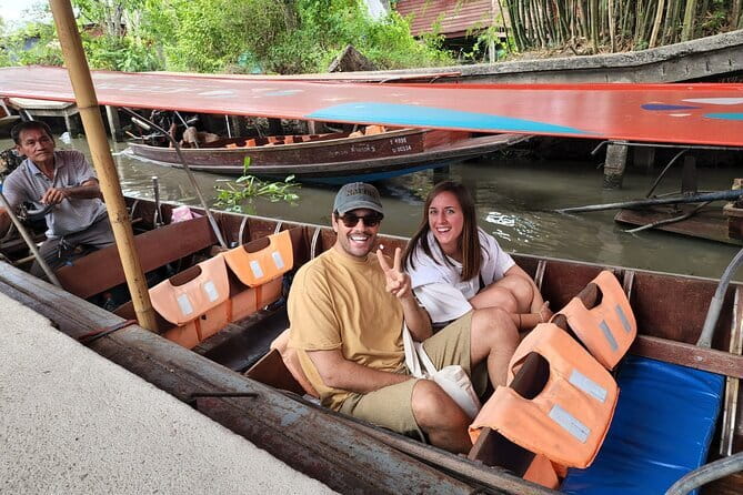 Private Floating Market & Maeklong Railway Tour from Bangkok - Wat Phet Samuth Woravihan adds a quieter hour
