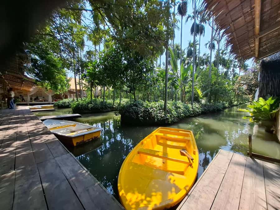Private Floating & Train Market + DRAGON Temple + Thai Cafe - Ending at After the Rain Coffee & Gallery