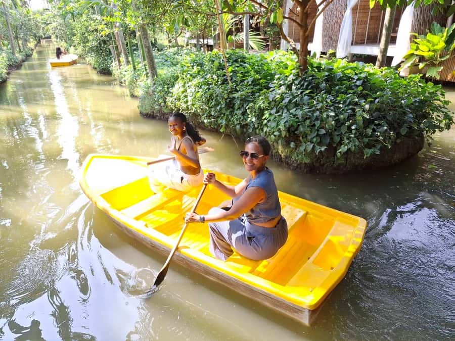Private Floating & Train Market + DRAGON Temple + Thai Cafe - The guides and the human touch