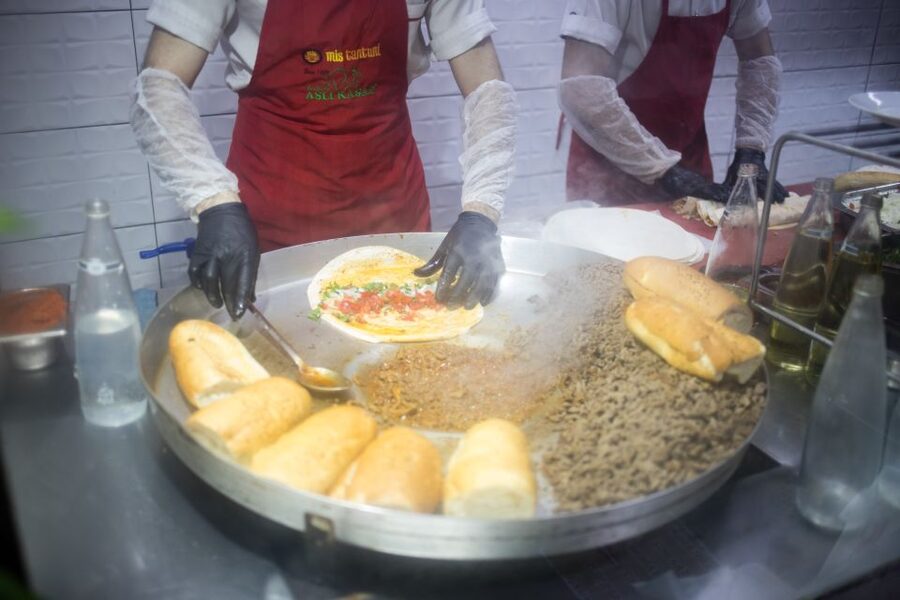 Private Food Tour in Local Food Markets in Asian Side by Van - The İskender Kebap Stop