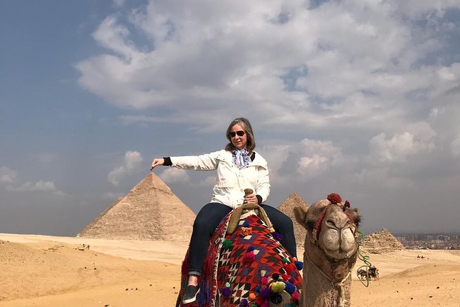 Private Full-Day Giza Pramids, Sphinx, Egyptian Museum& Bazaars From Cairo - Lunch at a local restaurant