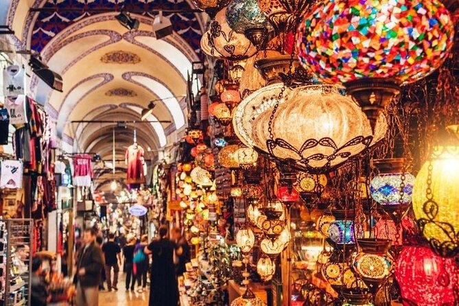 Private Guided Tour Hagia Sophia, Cistern, Topkapi and Bazaar - A 400-year-old caravanserai and the art of carpets