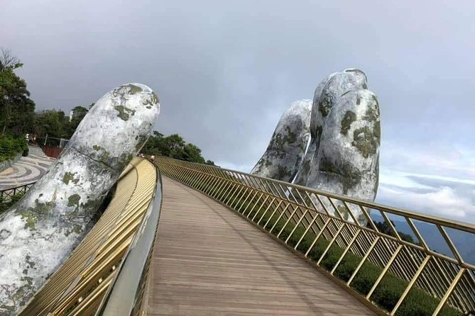 Private luxury Ba Na Hills & Hoi An Walking Tour, Night Market - Riding the cable car to Ba Na Hills