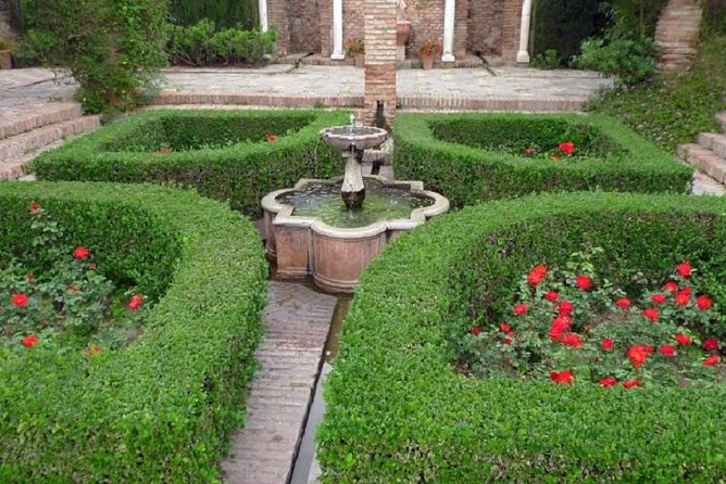 Private Malaga: Alcazaba, Museum, Market, Cathedral & Picasso - Museum of Malaga and the final historical layer