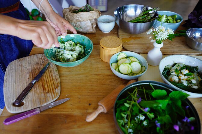 Private Market Tour and Cooking Class in Annecy with a Local - The cat and other practical points