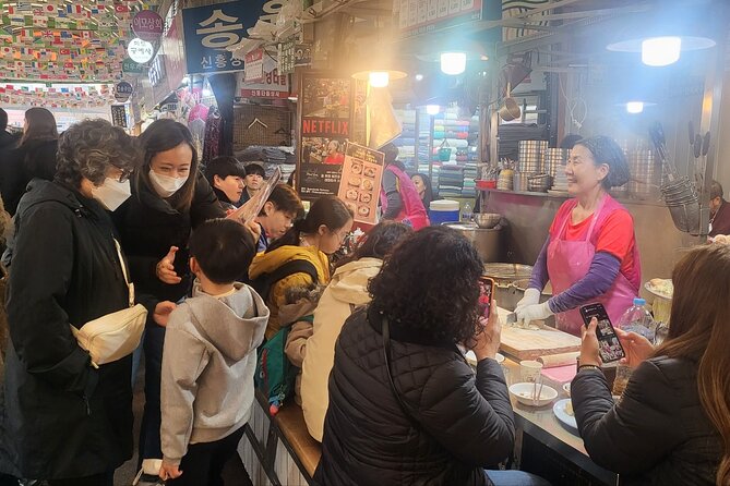 Private Seoul City Tour Palace, village, temple, market - Jogyesa Temple: A Calm Start in Central Seoul