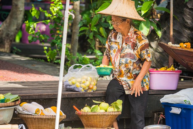 Private Tour: Amphawa Floating Market & Maeklong Railway Market - Eating your way through Amphawa Floating Market