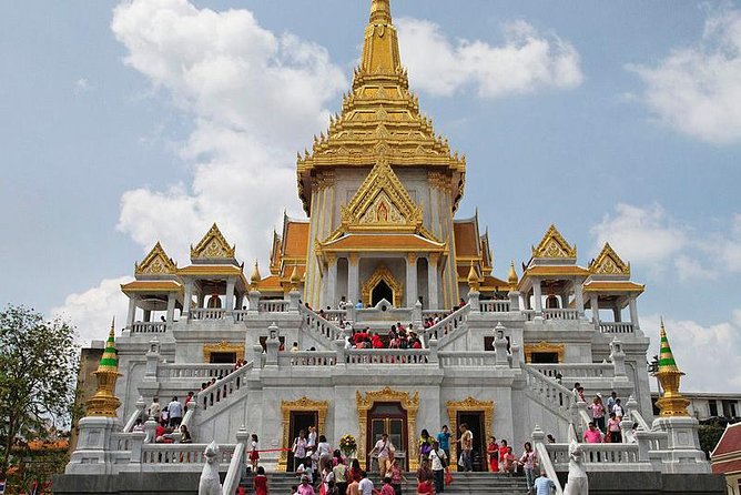Private Tour: Damnoen Saduak Floating Market and Bangkok City Temples - How the private format changes the day