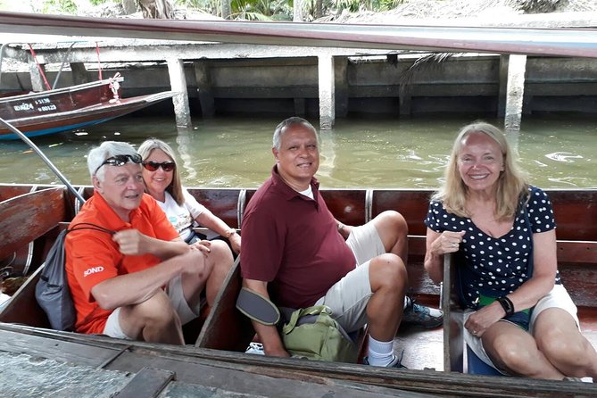 Private Tour: Floating Market and Maeklong Tour from Bangkok - Wat Phet Samuth Woravihan and Wat Bang Kung