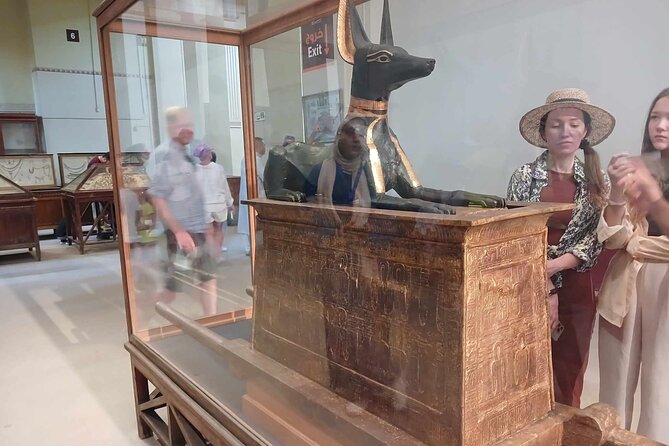 Private Tour: Giza Pyramids, Museum, Bazaar & Lunch Included - Who should book this tour?
