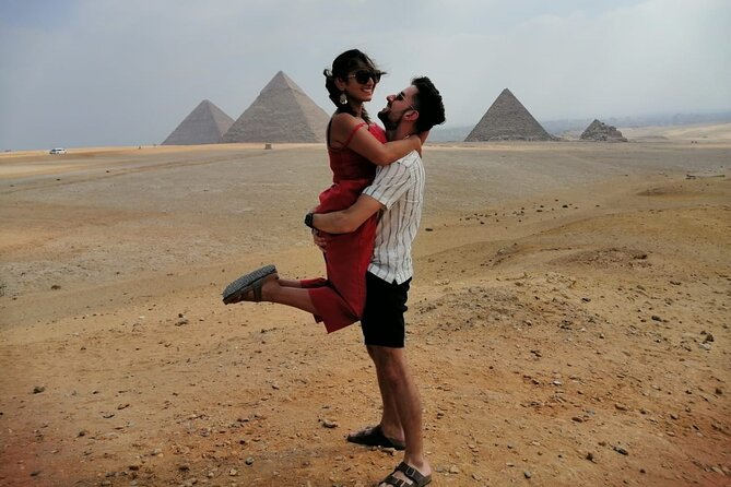 Private Tour Giza pyramids ,Sphinx. Lunch and local bazaars - Hotel pickup and the trip west of the Nile