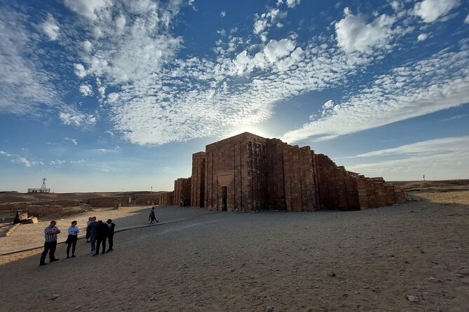 Private Tour in the World of the Pyramids'Egyptian Museum'Bazaar - A private vehicle changes the pace of the day